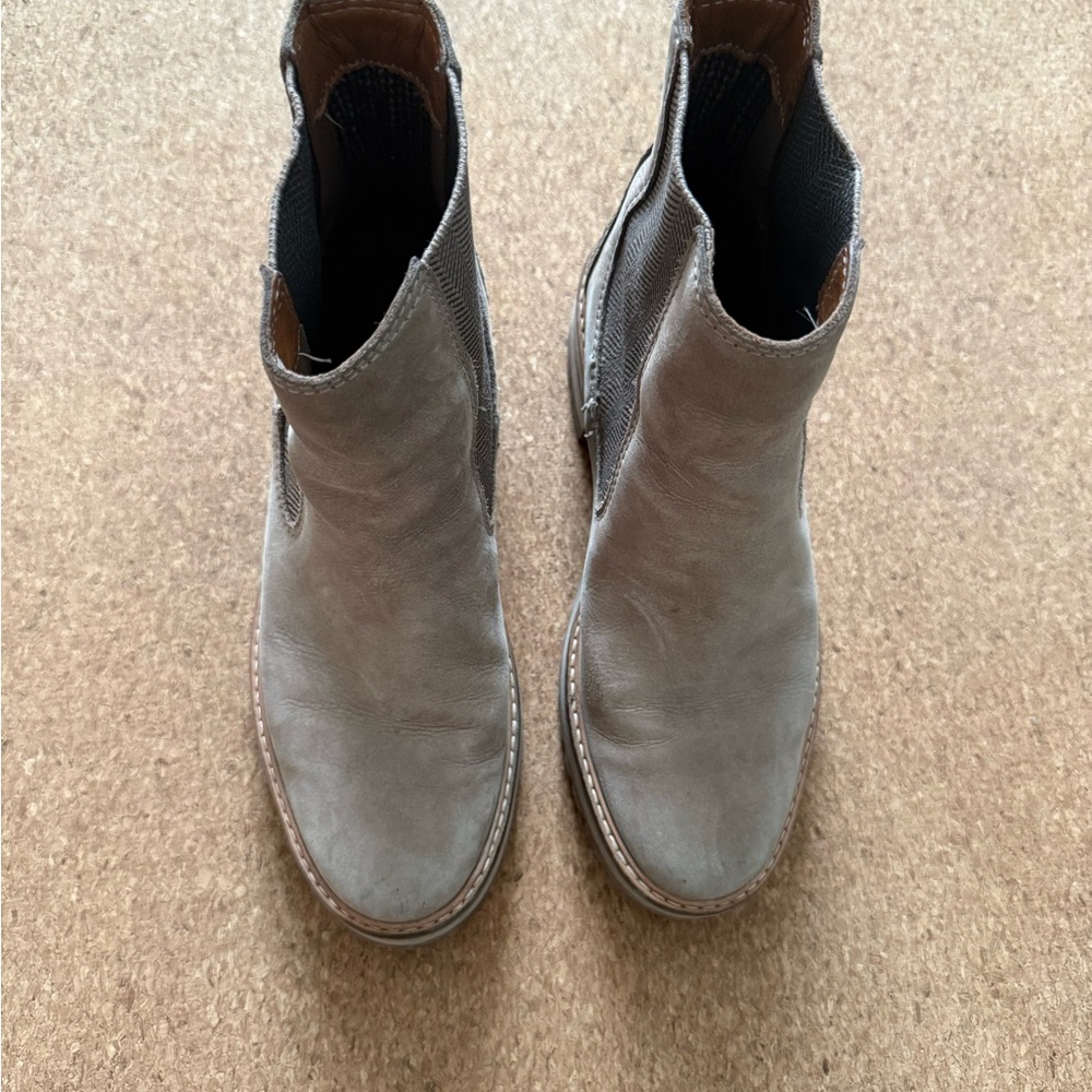 Timberland Women’s Taupe Chelsea Boots
